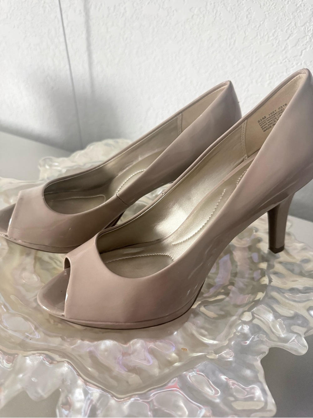 Bandolino Women’s Nude Patent Peep-Toe Pumps 8.5